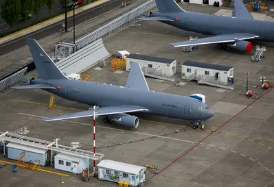 美国空军部长Troy Meink在参议院小组委员会上表示，全新的2.0版本远程视觉系统已成功通过测试，并计划于2028年投入生产。此次升级旨在解决长期存在的技术缺陷，这些问题此前已导致Boeing损失超过70亿美元。