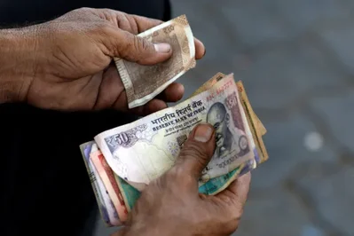A rupia indiana encerrou a 95,2650 por dólar na manhã de quarta-feira com a provável intervenção do banco central para gerir a volatilidade dos preços do petróleo. O mercado mantém-se cauteloso após novos ataques no Médio Oriente e antes da divulgação de dados cruciais da inflação nos EUA.