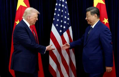 Báo cáo từ US-China Business Council cho thấy các biện pháp kiểm soát xuất khẩu và chậm trễ trong cấp phép đã buộc ba phần tư số công ty bị ảnh hưởng phải tìm nhà cung cấp mới. Dù đã có thỏa thuận thương mại trước đó, các doanh nghiệp vẫn không thể đảm bảo nguồn cung đất hiếm thiết yếu cho sản xuất tiên tiến.
