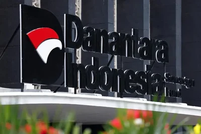 Danantara Sumberdaya Indonesia ของอินโดนีเซียจะทำหน้าที่เป็นตัวกลางสำหรับการส่งออกถ่านหินและน้ำมันปาล์มโดยเริ่มตั้งแต่เดือนมกราคม 2027 หน่วยงานดังกล่าวมุ่งหวังที่จะป้องกันการทุจริต เช่น การแจ้งราคาสินค้าในใบแจ้งหนี้ต่ำกว่าความเป็นจริง ในขณะที่ยังคงอนุญาตให้ผู้ผลิตรักษาความสัมพันธ์ทางการค้าเดิมกับคู่ค้าไว้ได้