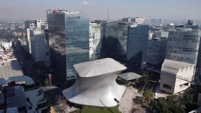 Grupo Mexico Transportes USAと鉄道技術企業のWabtecは、アルゼンチンの国営貨物運行会社Belgrano Cargas y Logisticaの入札に参加するため提携しました。この動きは、主要港への農産物輸出輸送の近代化を目指すハビエル・ミレイ大統領の民営化推進方針に沿ったものです。