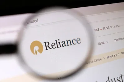 由 Mukesh Ambani 领导的 Reliance 4IR Realty 财团成功赢得孟买西部 101.4 英亩土地的改造项目竞标。该项目将提供超过 28,000 套住宅，标志着该集团正式进入该行业领域。