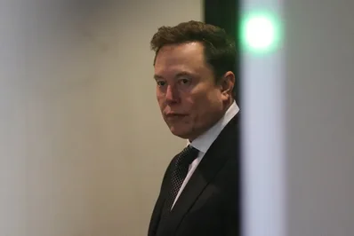 Elon Musk 预计将于今日以虚拟方式出席 ASML 活动，讨论其为 Tesla 和 SpaceX 发起的 Terafab 芯片制造倡议。此次亮相正值 SpaceX 准备为其首次公开募股定价之际，该公司目前正与 Intel 及 ASML 就半导体制造开展合作。