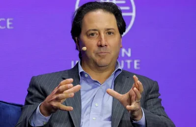 CEO của Ares Management Michael Arougheti phát biểu tại một hội nghị ở New York rằng các công ty bảo hiểm dựa vào tín dụng tư nhân để tạo ra lợi nhuận cần thiết cho người mua bảo hiểm. Ông lưu ý rằng việc tăng cường giám sát quy định và yêu cầu minh bạch là phù hợp khi ngành này mở rộng sang các thị trường tư nhân.