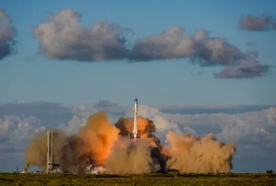 Elon Musk氏率いるロケット製造メーカーのSpaceXは、企業価値を1兆7700億ドルと評価する記録的な新規株式公開の価格を決定しました。同社は5億5500万株以上を売り出し、今週金曜日にNasdaq市場で取引を開始する予定です。これにより、同社は時価総額で全米第7位の上場企業となります。