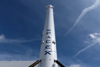 La empresa de satélites y espacio de Elon Musk recaudó con éxito 75.000 millones de dólares en su debut en el Nasdaq este jueves. Esta salida a bolsa récord sigue a años de desarrollo de Starlink y Starship, además de la reciente adquisición de la startup xAI por 250.000 millones de dólares.