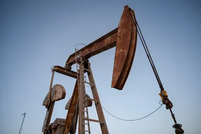 Brent and WTI crude futures fell nearly 3% on Friday after U.S. President Donald Trump called off planned strikes on Iran. Market participants are now focused on a potential memorandum to halt hostilities in the Gulf, which could be signed as early as Sunday to reopen the Strait of Hormuz.