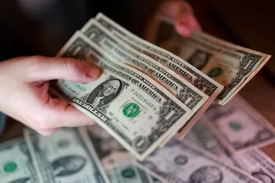 The dollar fell against major peers on Thursday after President Donald Trump cancelled planned military strikes on Iran. Trump stated that negotiations with Tehran had reached high levels of leadership, leading investors to move away from safe-haven assets as geopolitical tensions eased.