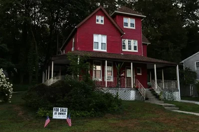 A Bank of America report reveals that 53% of US consumers now prefer buying a home over renting despite high mortgage rates and limited supply. Prospective buyers are increasingly unwilling to wait for lower rates as Gen Z and millennials lead a shift toward more optimistic market sentiment.