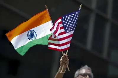 Piyush Goyal รัฐมนตรีว่าการกระทรวงพาณิชย์ และ Jamieson Greer ผู้แทนการค้าสหรัฐฯ พบปะกันที่นิวเดลีเพื่อหารือเกี่ยวกับข้อตกลงการค้าที่สมดุล การเจรจานี้มีขึ้นหลังการพบกันระหว่างนายกรัฐมนตรี Modi และประธานาธิบดี Trump เพื่อฟื้นฟูความสัมพันธ์ทวิภาคีท่ามกลางความไม่แน่นอนเรื่องภาษีศุลกากร