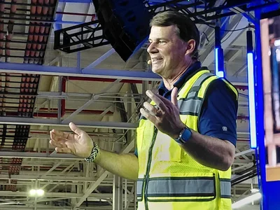 Ford 行政總裁 Jim Farley 指出，目前公司位於中國及墨西哥的製造基地在質量流程合規性方面高於美國工廠。該汽車製造商正利用日本管理技術並增加人工智能的應用，旨在其全球業務中建立一種能夠自我維持的追求完美文化。