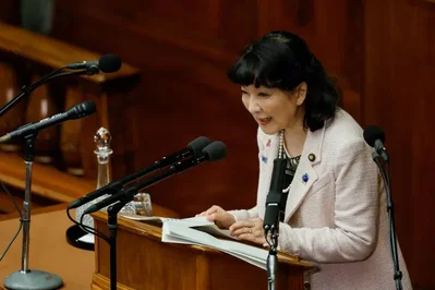 日本政府目前並無重新調整公共養老金資產配置的計畫，儘管近期市場出現增加國內投資的呼聲。官員可能會鼓勵政府年金投資基金利用現有的靈活性，在既定框架內增加對日本債券與股票的採購。