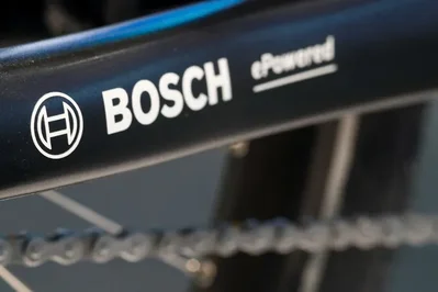 Bosch 已落實一項價值 2.25 億美元的聯邦協議，在加利福尼亞州生產碳化矽晶片。該工廠目前已開始樣品生產，並計劃於今年晚些時候正式展開商業化量產。