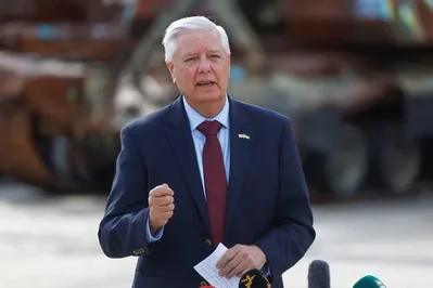 南卡罗来纳州州长 Henry McMaster 任命已故参议员 Lindsey Graham 的妹妹代表该州出任参议员至明年1月。此举使共和党在参议院的多数席位恢复至53对47。目前参议院正准备在紧凑的夏季会期中，审议关键的国防立法以及司法提名工作。