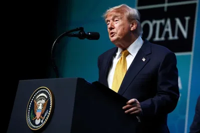美国地区法官 Kathleen Williams 废止了一项为总统 Donald Trump 提供广泛税务保护的和解协议，理由是发现协议双方并非真正的对立当事人。该裁决还要求对涉及这一数十亿美元协议的政府及个人律师进行职业道德审查。