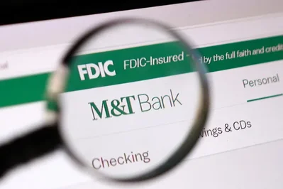 M&T Bank 公佈第二季度利潤達 7.81 億美元，淨利息收入增長 4.6% 至 17.9 億美元。這家總部位於水牛城的銀行受惠於高利率環境，淨利息收益率擴大至 3.70%，同時將信貸損失撥備降至 1.2 億美元。