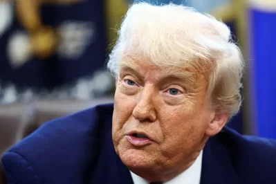 Trump总统正在宾夕法尼亚州与国防行业领袖会面，讨论在外部冲突导致美国库存紧张之际加快生产。政府正利用长期合同鼓励数十亿美元的私人投资，用于导弹和先进军事技术的研发与制造。