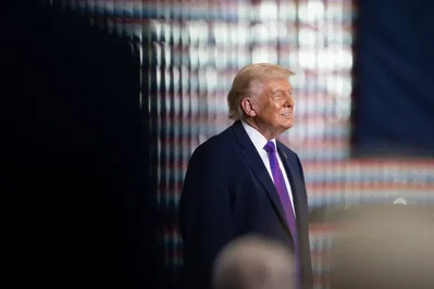根據最新財務披露資料，總統 Donald Trump 今年以來已進行約 4,000 筆交易，顯著擴大其在 Procter and Gamble 等公司的持股。儘管他在 GE Aerospace 與 P&G 的最大筆持股目前面臨虧損，但對 Chemed 等公司的較小規模投資已產生高達 13% 的報酬。