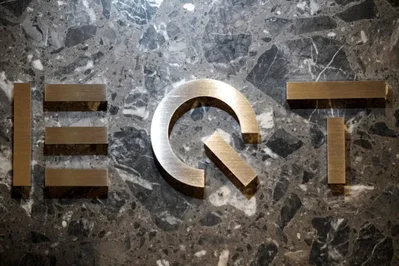 瑞典投資公司 EQT AB 在早前方案被拒絕後，已將對 Perpetual 的收購建議加碼至 25 億澳元。董事會目前正在評估這項修訂後的報價，該交易仍須滿足多項條件，其中包括出售該公司的財富管理業務單位。