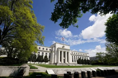 最新研究指出 Fed 若將食品與公用事業價格納入核心物價指數，將能更準確地估算潛在通膨趨勢。該提議模型僅剔除波動較大的能源商品，旨在涵蓋更大比例的消費者支出，同時維持通膨讀數的平穩性。