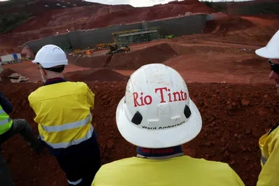 作为全球最大的铁矿石生产商，Rio Tinto 在第二季度售出 8530 万公吨铁矿石，超过了分析师的预期。尽管强劲的业绩推动股价上涨 2.8%，但该矿业巨头警告称，地缘政治冲突正在推高燃料成本，并对全年业绩产生影响。