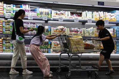 中國第二季經濟成長放緩至4.3%，主因是國內需求疲軟與油價衝擊抵銷了強勁的出口表現。這不僅創下2022年底以來最慢的擴張速度，也低於分析師先前預測的4.5%成長目標。