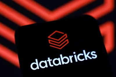 A empresa de análise de dados Databricks assinou um termo de compromisso para uma ronda de financiamento estratégico liderada pela Coatue. O investimento, que avalia a empresa em 188 mil milhões de dólares, surge após uma captação de 5 mil milhões no início do ano, num contexto de forte apoio a firmas ligadas à adoção de IA.