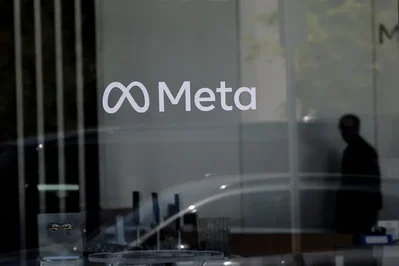 رفض قاض فيدرالي منع شركة Meta Platforms من المضي قدما في تسريح 26 موظفا زعموا أن الشركة استخدمت أدوات ذكاء اصطناعي متحيزة لاستهدافهم. وادعى العمال أن عملية الاختيار عاقبت الذين حصلوا على إجازات طبية لكن المحكمة قضت بأنهم فشلوا في إثبات وقوع ضرر لا يمكن إصلاحه.
