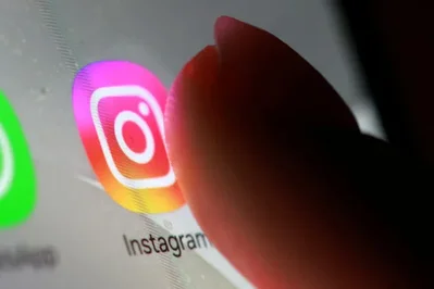 تزعم ولاية تينيسي أن شركة Meta صممت Instagram عن عمد ليكون مسببا للإدمان لدى المراهقين مع تضليل الجمهور بشأن مخاطر السلامة. وتسعى الولاية لفرض عقوبات مالية واستصدار أمر قضائي لتعديل ميزات مثل التشغيل التلقائي والتنبيهات التي يُزعم أنها تدفع نحو الاستخدام القهري.