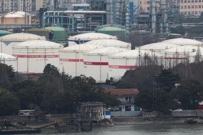 中国の6月の燃料油輸出量は273万トンに達しました。国内港での価格低下により船舶用燃料補給の需要が高まったことが背景にあります。輸出が年初来の高値を記録した一方で、燃料油の輸入も過去最低水準から回復しましたが、前年同期の水準は依然として下回っています。