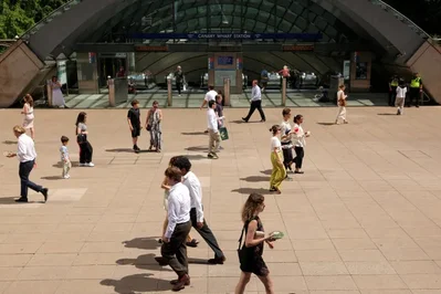 As empresas financeiras britânicas estão a intensificar o escrutínio e a despedir funcionários por comportamentos de bullying e assédio antes das novas regras da FCA entrarem em vigor a 1 de setembro. Os regulamentos atualizados exigem que as empresas não bancárias reportem má conduta não financeira e responsabilizem os gestores pela cultura no local de trabalho.