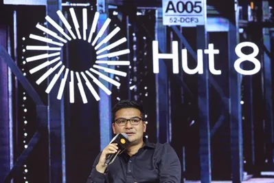 A Hut 8 garantiu um acordo de 15 anos para o seu campus Beacon Point, alcançando a plena comercialização do local. As ações subiram 14 por cento enquanto a empresa utiliza ativos de energia para satisfazer a procura crescente por capacidade de computação de IA generativa.