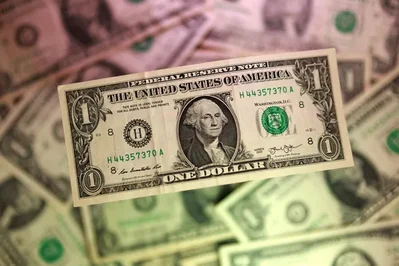 中東での緊張高まりやフーシ派による海上封鎖を投資家が注視するなか、ドル指数は100.91まで上昇しました。一方、英国ではアンディ・バーナム氏が新首相に就任しましたが、財務相の人選を巡る不透明感からポンドはそれまでの高値から値を下げています。
