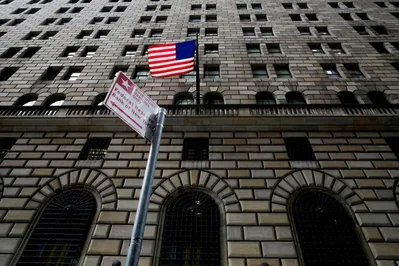 ニューヨーク連銀の報告によると、6月の新規与信申請率は2021年10月以来の最高水準に達しました。住宅ローンの需要がわずかに増加した一方で、自動車ローンやクレジットカードの限度額引き上げを申請する可能性については、2月時点との比較で低下しています。