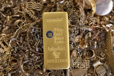 استقر سعر الذهب الفوري عند 4,011.96 دولار مع مراقبة المستثمرين للصراع بين الولايات المتحدة وإيران. ولا تزال أسعار الطاقة المرتفعة وإشارات Fed بشأن رفع أسعار الفائدة تلقي بظلالها على التوقعات المستقبلية للمعدن الأصفر.