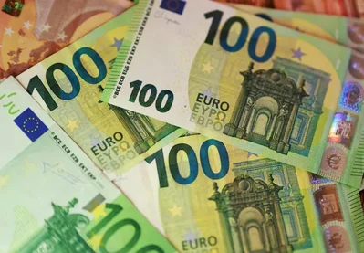 تسعر أسواق المال حاليا زيادتين إضافيتين في أسعار فائدة ECB بحلول أوائل عام 2027 تزامنا مع وصول عوائد السندات الألمانية لأجل عامين إلى أعلى مستوياتها منذ يوليو 2024. وبينما يتوقع أن يبقي البنك المركزي على الفائدة دون تغيير هذا الأسبوع، أدت أسعار النفط المرتفعة والمخاوف بشأن التضخم إلى تحول في التوقعات تجاه السياسة النقدية المستقبلية.