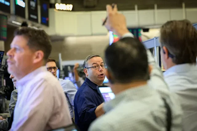 The S&P 500 remained nearly unchanged on Wednesday as investors awaited quarterly results from Alphabet and Tesla to assess the durability of the AI-driven market rally. While semiconductor stocks showed resilience, broader megacap weakness and rising oil prices fueled by geopolitical tensions weighed on sentiment.