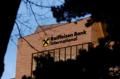 Raiffeisen Bank International is filing a lawsuit in Austria to claim 3.15 billion euros in damages from the sanctioned Russian firm Rasperia. The bank aims to target frozen assets including Strabag shares and expects a resolution within twelve months.