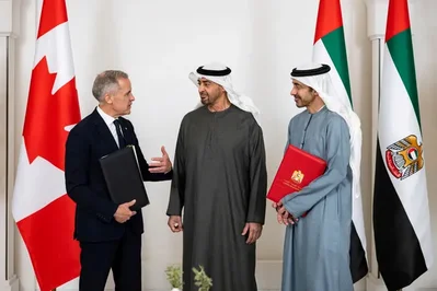 وقع رئيس الوزراء مارك كارني اتفاقية تجارية مع الإمارات العربية المتحدة يوم الجمعة لخفض الحواجز أمام السلع والخدمات. وتهدف هذه الصفقة إلى جذب رؤوس الأموال إلى قطاعي الطاقة والذكاء الاصطناعي في كندا مع تقليل التبعية الاقتصادية للبلاد تجاه الولايات المتحدة.