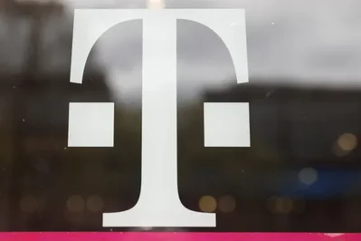 T-Mobile 已为所有客户恢复了通信服务。此前受技术问题影响，周一美国多个州发生了数千起网络中断事件。根据 Downdetector 的数据，在服务中断的高峰期，报告的故障事件超过 6.2 万起，导致许多用户的手机处于 SOS 模式。