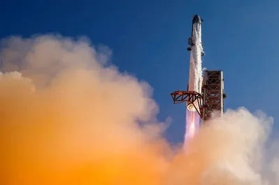 Elon Musk 宣布 SpaceX 计划最早于本月进行第 14 次 Starship 试飞。此次任务旨在部署首批 V3 版 Starlink 卫星，并首次尝试在德克萨斯州发射场利用机械臂捕捉回收火箭上层级。