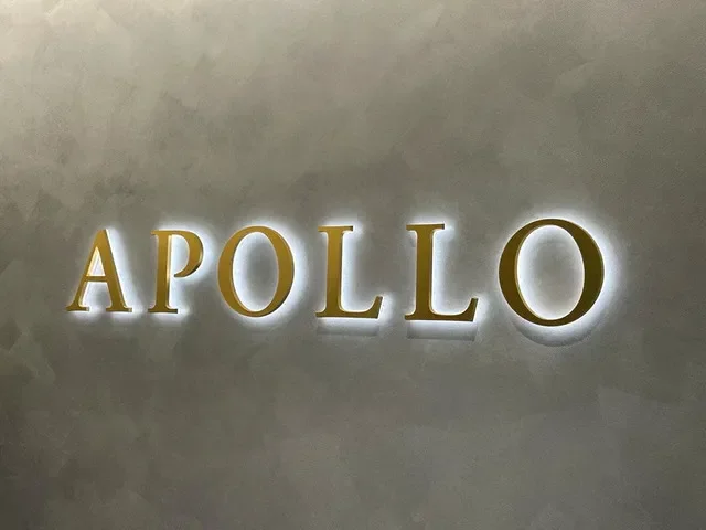 FILE PHOTO: Apollo Global Management's logo at their office in Tokyo, Japan October 20, 2025. REUTERS/Miho Uranaka/File Photo