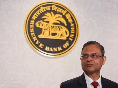 印度储备银行行长Sanjay Malhotra证实，BRICS国家正在探索连接各自快速支付系统和央行数字货币的方法，旨在降低跨境交易成本。此外，印度央行敦促该国贷款机构制定正式的AI治理政策，以有效管理操作风险。