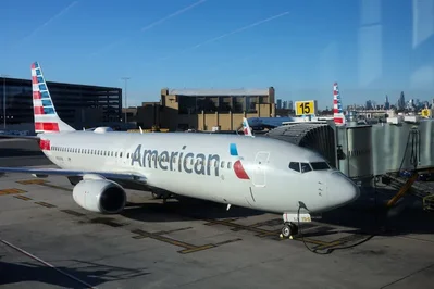 American Airlines正在重组其高级管理层并扩大高管监督范围。首席执行官Robert Isom正面临着越来越大的压力，需要缩小与竞争对手之间巨大的利润差距。