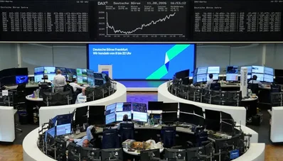 As ações europeias mantiveram-se contidas enquanto os investidores aguardavam os dados da inflação da zona euro e monitorizavam as tensões no Médio Oriente. Os preços das matérias-primas aliviaram, arrastando os setores da energia e da mineração, enquanto os fortes resultados limitaram as perdas.