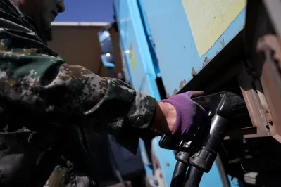 在伊朗战争爆发后，中国对其他亚洲国家的电动卡车出口量翻了一番以上。由于该地区柴油价格飙升，买家为降低运营成本，纷纷加速推进商用车队电气化进程。