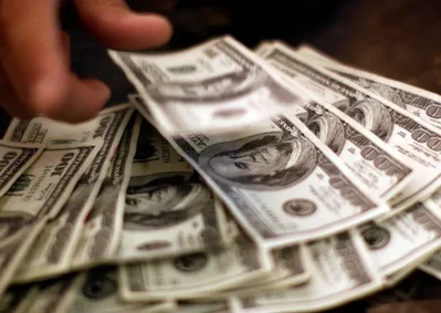 US 30-Year Treasury Yields Fall From Multi-Year Highs