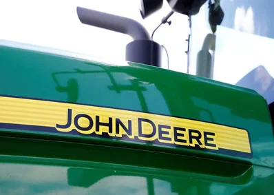 Deere eleva perspetiva de lucro para 2026 com boom de IA