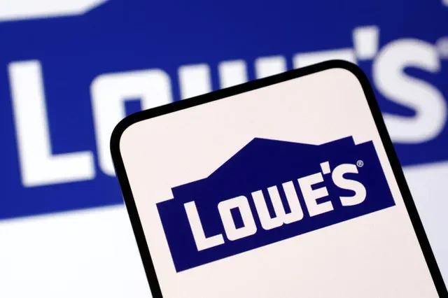 โลโก้ของ Lowe's ปรากฏในภาพประกอบนี้ ถ่ายเมื่อวันที่ 11 กุมภาพันธ์ 2025 REUTERS/Dado Ruvic/Illustration