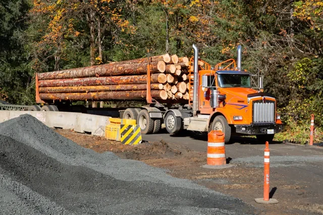 La administración de Trump en 2025 primero rescindió la "regla sin carreteras" y ahora, el Servicio Forestal de EE. UU. ha presentado una propuesta para eliminar las prohibiciones de construcción de carreteras en 10 estados occidentales, incluido Oregón.